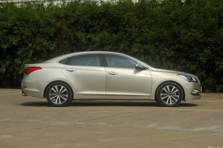 New Hyundai Mistra saloon photo gallery